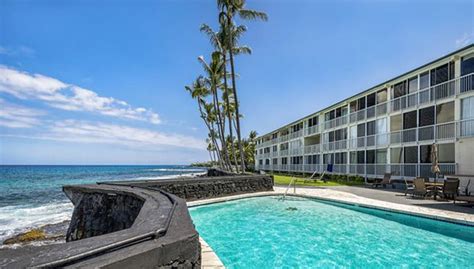 Relax and Recharge: Vacation Homes in Kona Magic Sands